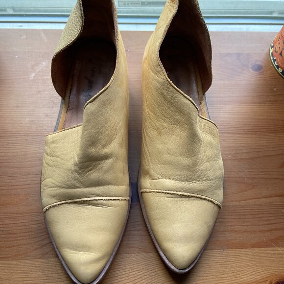 Free People Women's Fawn Colored Leather Royale Flat Cutout Booties 39 Buttery - Picture 1 of 8